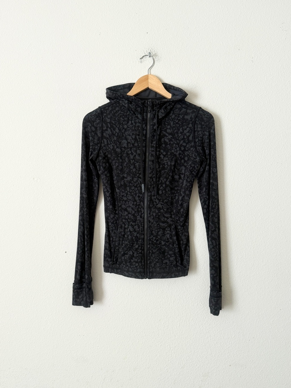 Lululemon SIZE 4 Hooded Define nulu jacket in Wild Thing Camo Deep Coal Multi